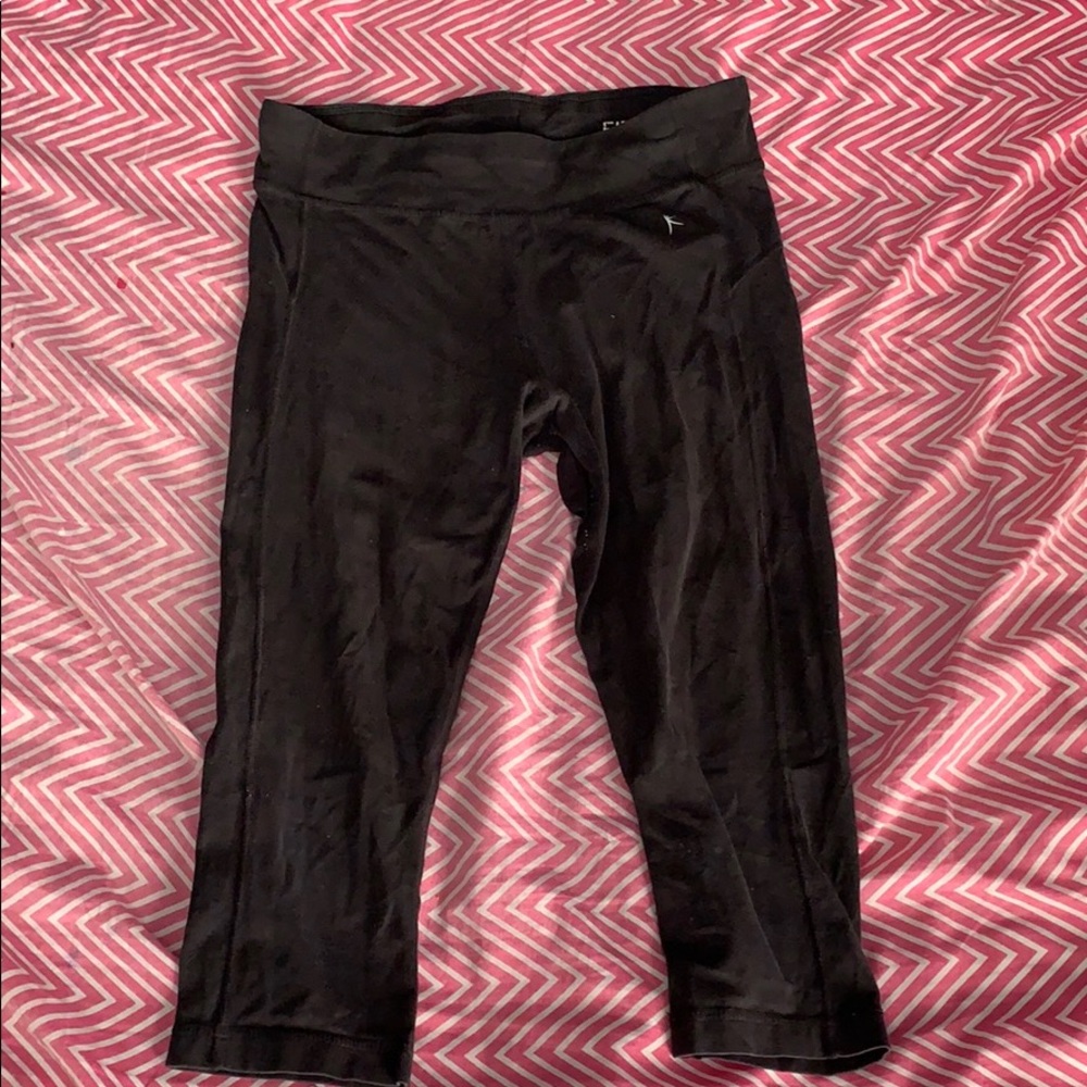 Black capri leggings